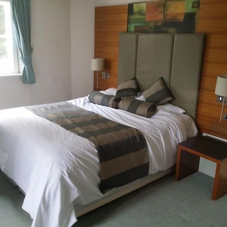 The Bull Hotel Downton  Стая снимка