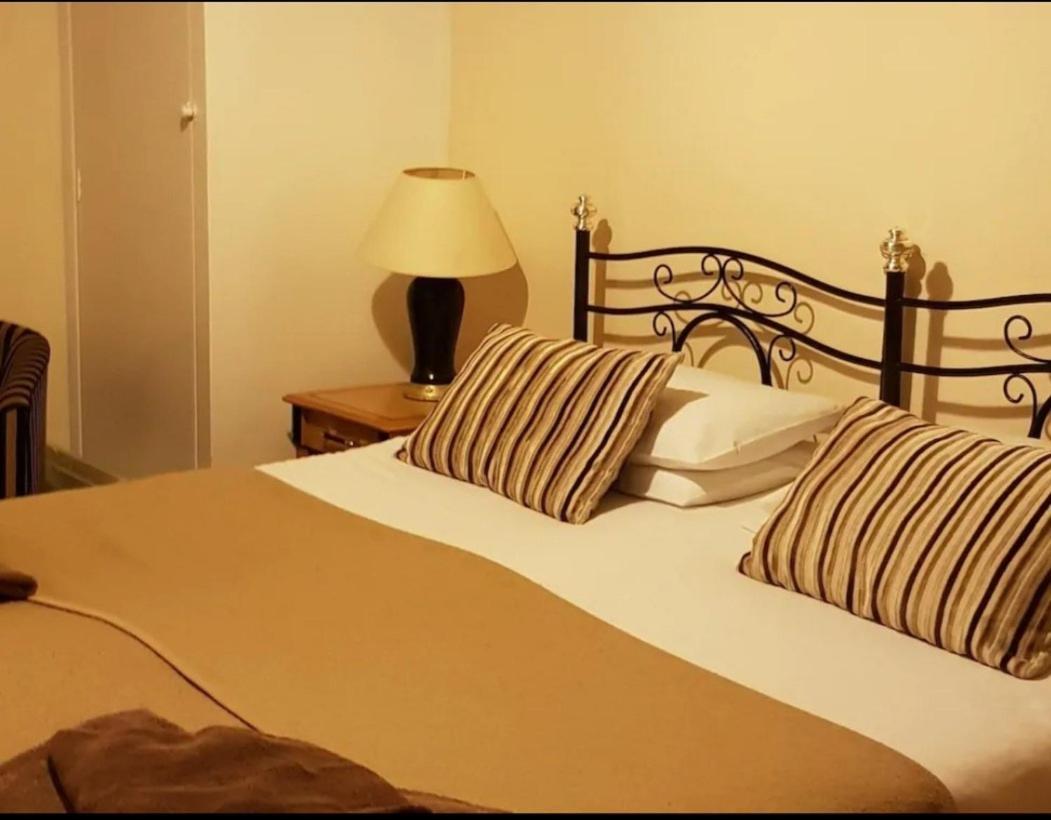 The Bull Hotel Downton  Екстериор снимка