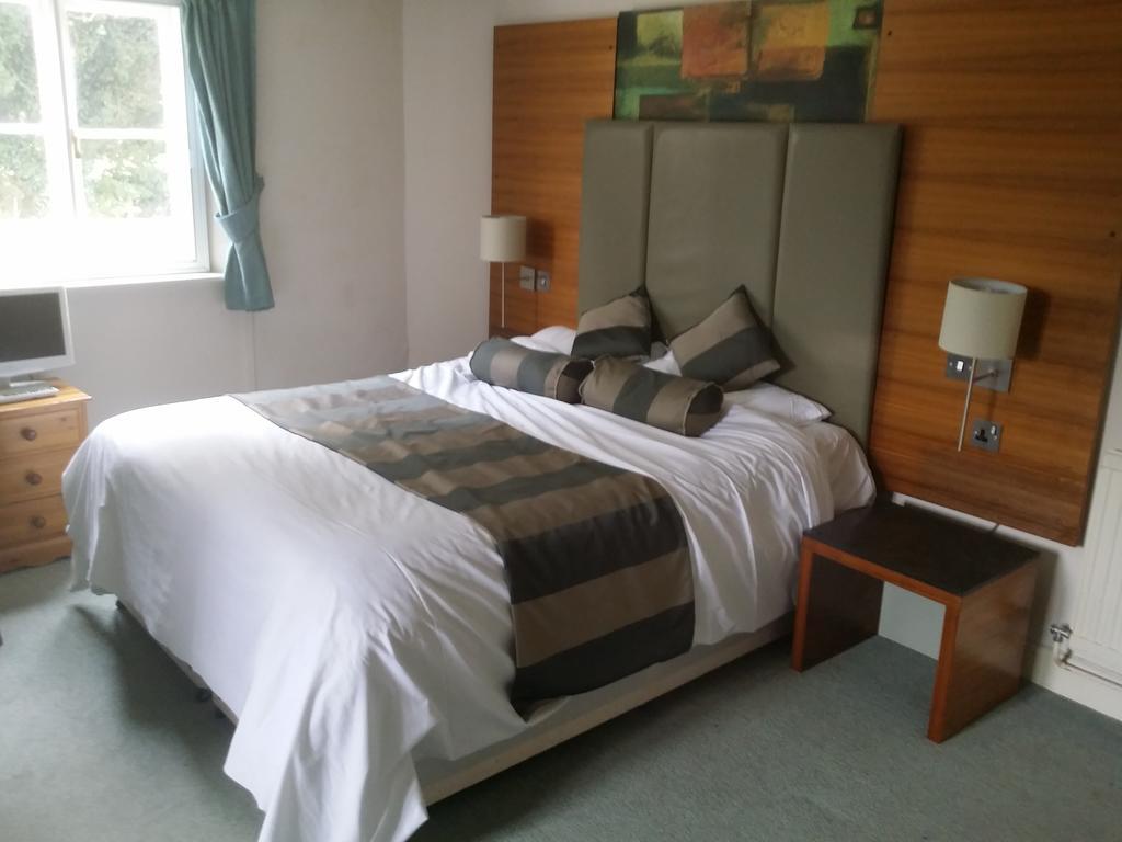 The Bull Hotel Downton  Стая снимка