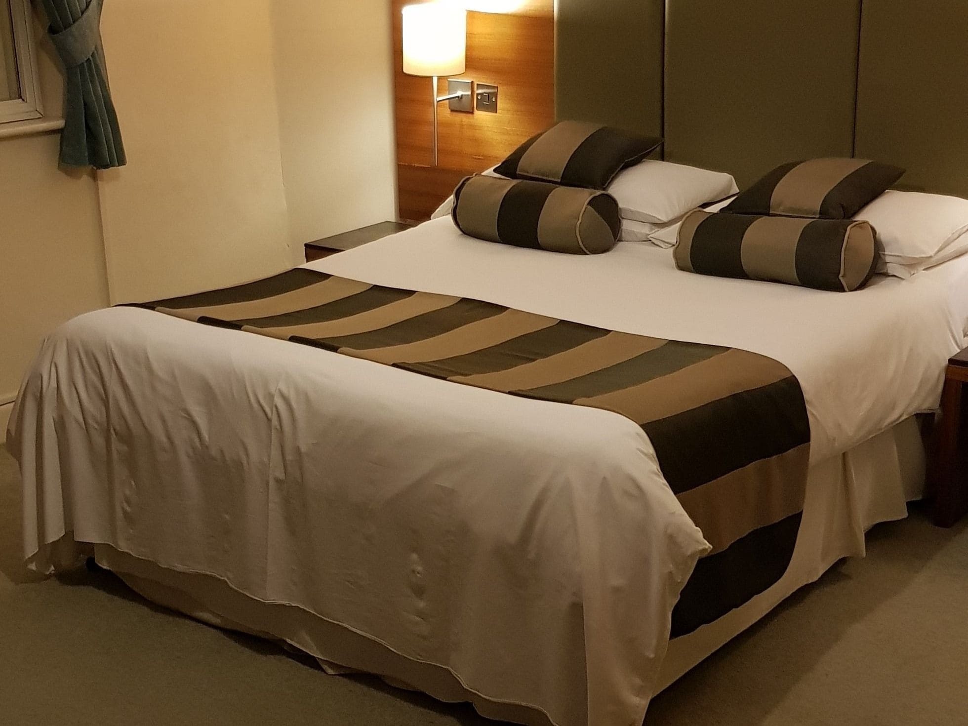 The Bull Hotel Downton  Екстериор снимка